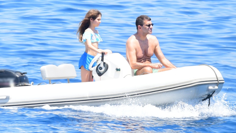 Direksiyonu kızına bıraktı