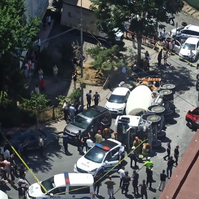 İstanbul'da beton mikseri faciası: Gelin arabasının üzerine devrildi, altında kalan çocuk öldü