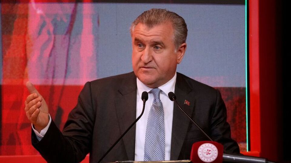 Bakan Bak'tan Akın Sözen'e tebrik!