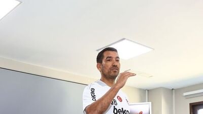 Van Bronckhorst görevine başladı!