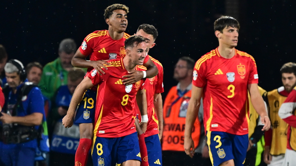 İspanya geriden gelip turladı!