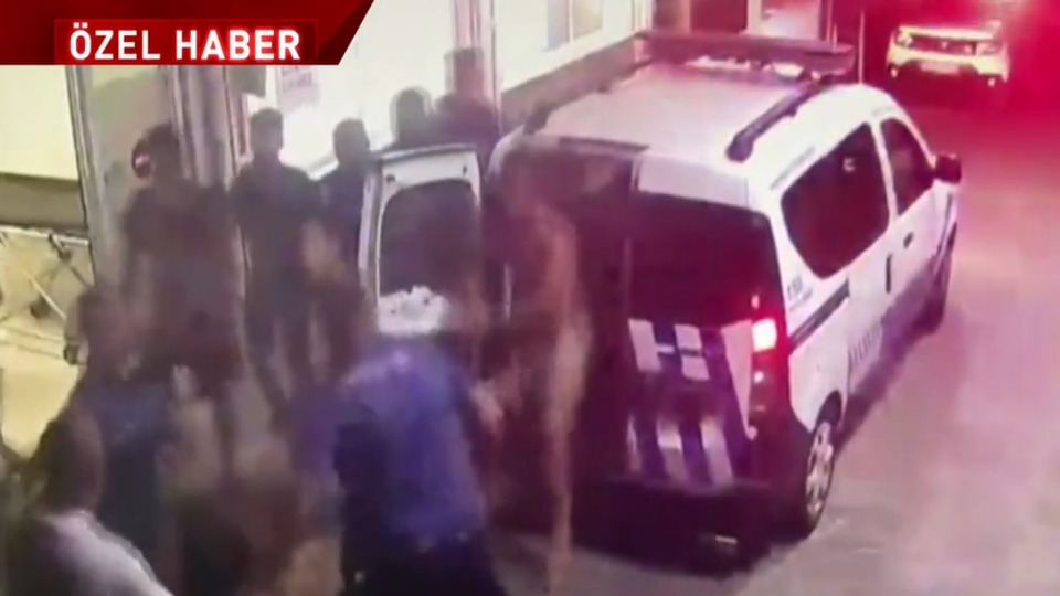 Güvenlik görevlileri, polise saldırdı!