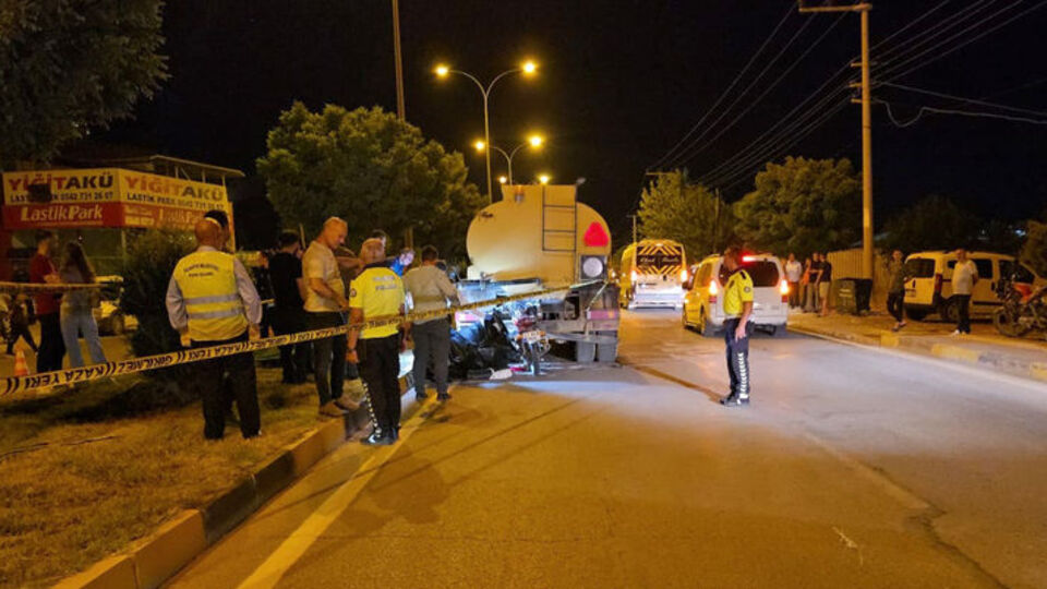 Su tankerine çarpan motosiklet sürücüsü öldü