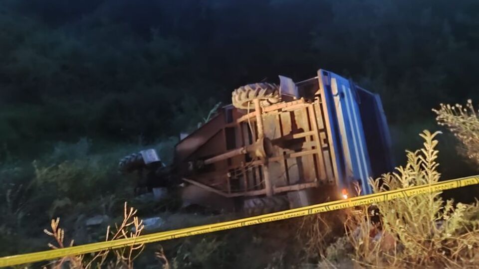 Karabük'te tarım aracı devrildi: 1 ölü, 6 yaralı