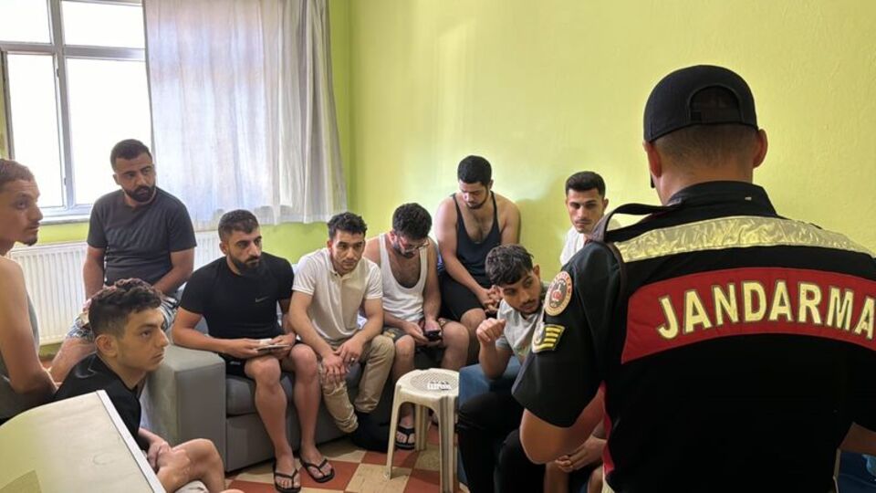 1 haftada 2 bin 563 düzensiz göçmen yakalandı