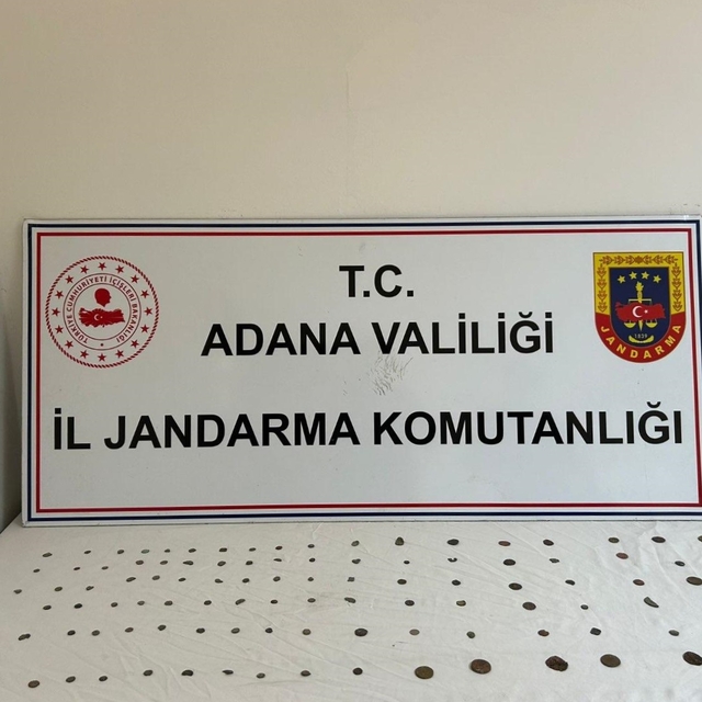 Adana'da 100 sikke ve 5 obje ele geçirildi