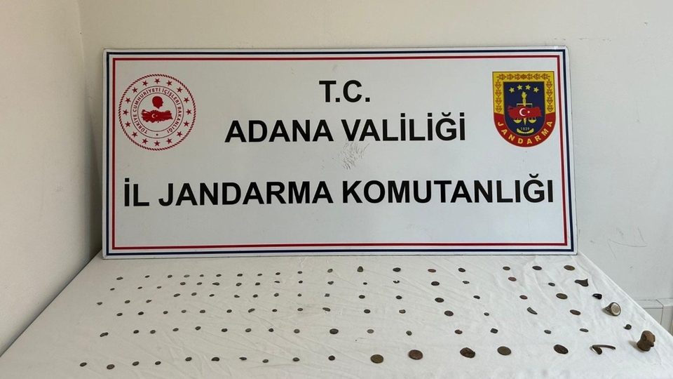 Adana'da 100 sikke ve 5 obje ele geçirildi