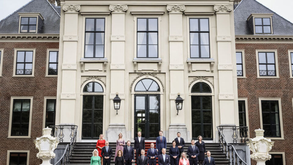 Hollanda'da aşırı sağ hükümeti kuruldu