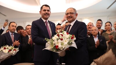 Özhaseki görevi Kurum'a devretti