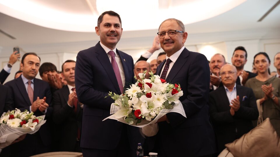 Özhaseki görevi Kurum'a devretti