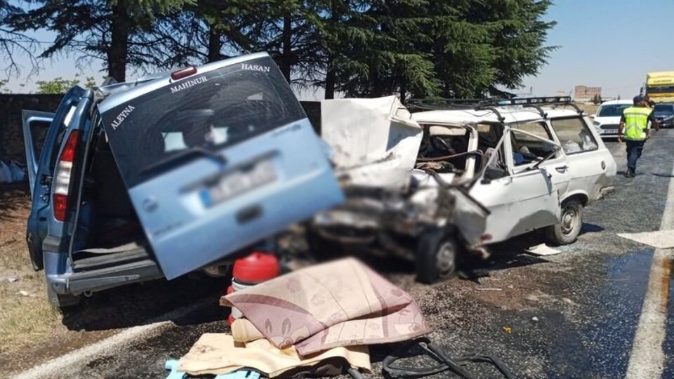 Afyonkarahisar'da trafik kazası: 2 ölü, 1 yaralı