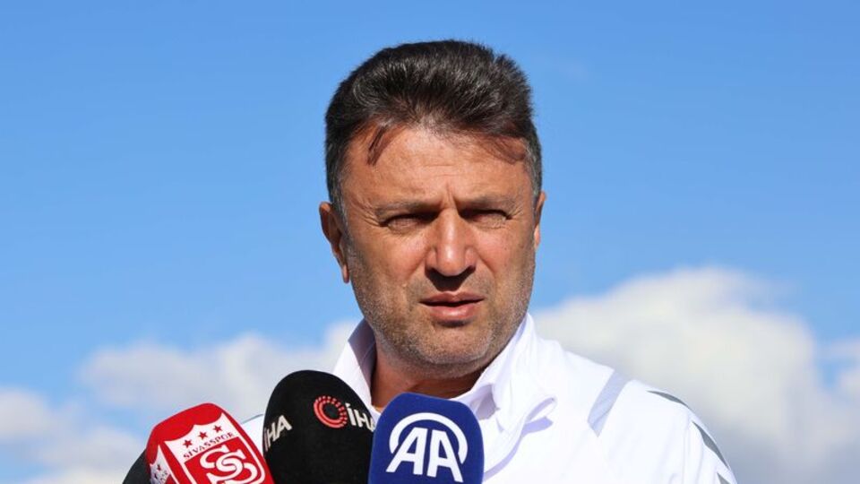 "3-4 futbolcuyu daha kadromuza katacağız"