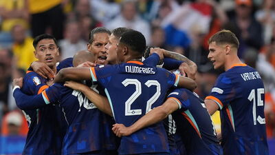 Hollanda çeyrek bileti aldı