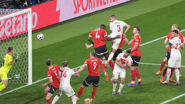 Türk önde Türk ileri! Çeyrek finaldeyiz