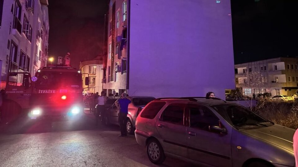 4 katlı binada yangın: 7 kişi dumandan etkilendi