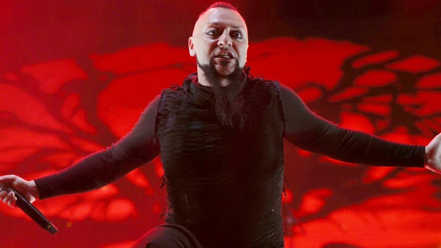 Konser saatini milli maç için değiştirdi