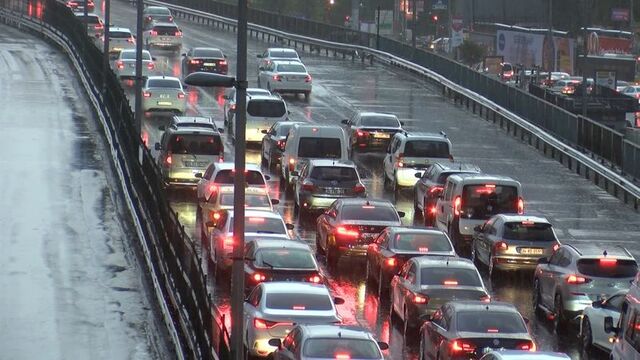  İstanbul'da akşam için yağış uyarısı!