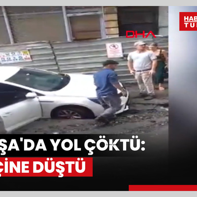 Bayrampaşa'da yol çöktü: Araçlar içine düştü
