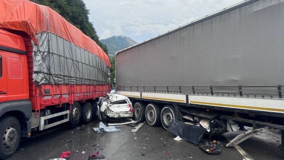 Sakarya'da zincirleme kaza: 1 ölü, 6 yaralı