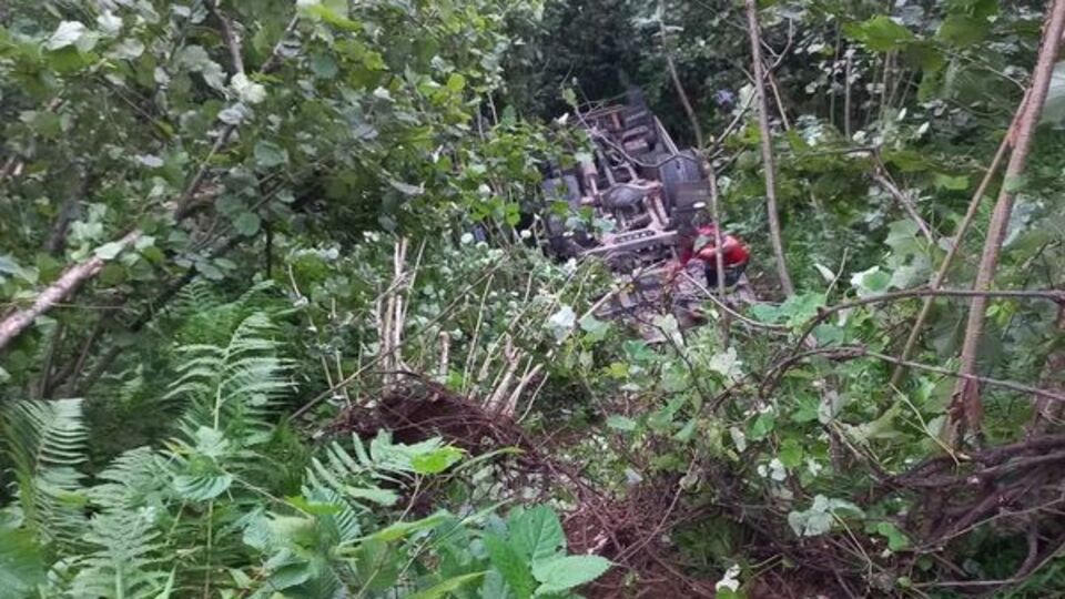 Çekici fındık bahçesine uçtu: 2 ölü