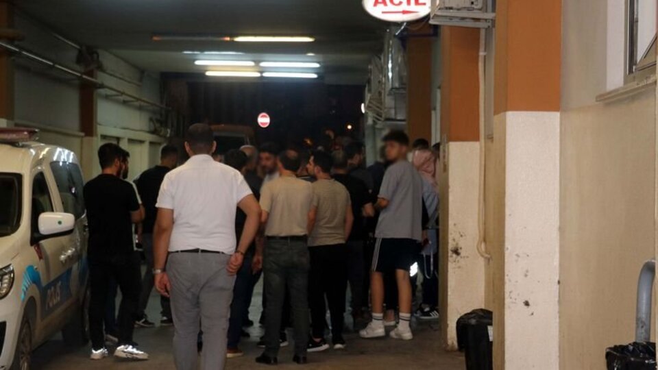 Sağlık personelleri yemekten zehirlendi