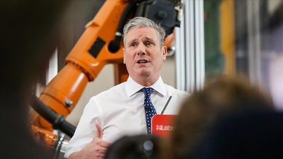 İngiltere'de İşçi Partisi çoğunluğu elde etti