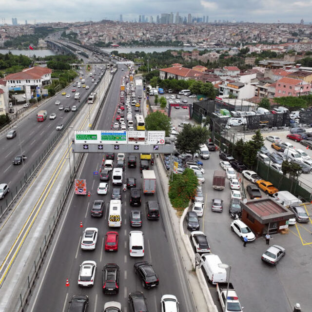 Haliç trafiği devam ediyor!