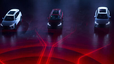 Çinliler üretim için masada