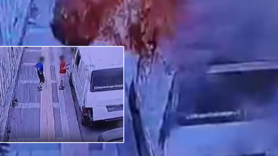 Biri 7, diğeri 9 yaşında! Güle oynaya minibüsü yaktılar!