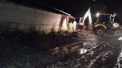 Sağanak nedeniyle yollar kapandı