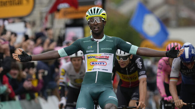 Fransa'da 8. etabı Girmay kazandı