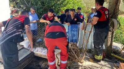 Evi yakıp su kuyusuna atladı