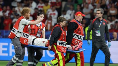 Samet Akaydın oyuna devam edemedi!