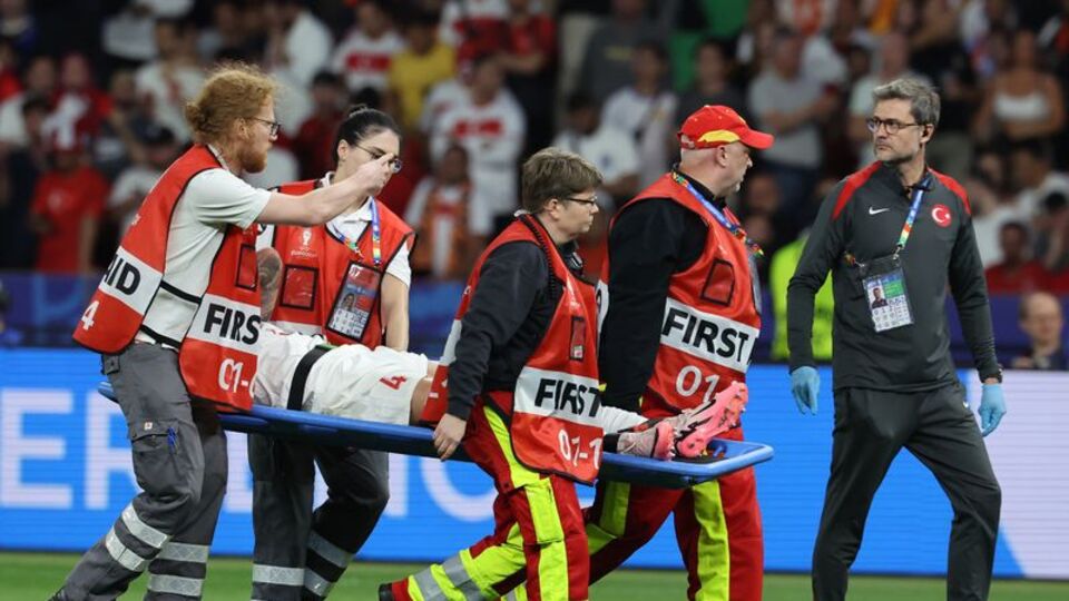 Samet Akaydın oyuna devam edemedi!