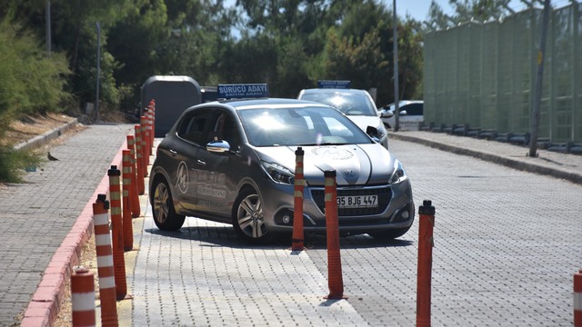 Direksiyon sınavında değişiklik gündemde: 2 denemede park edemeyen başarısız sayılacak