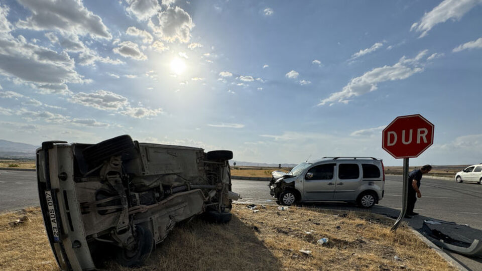 Yarım saat arayla aynı kaza: 8 yaralı