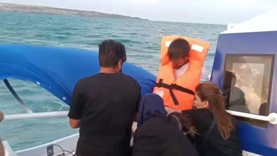 Rüzgar savurdu: 10 kişi kurtarıldı