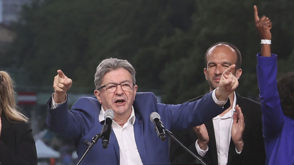 Fransa sağ gösterdi, sol vurdu