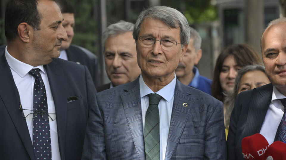 Halaçoğlu Kutlu Parti Genel Başkanı oldu