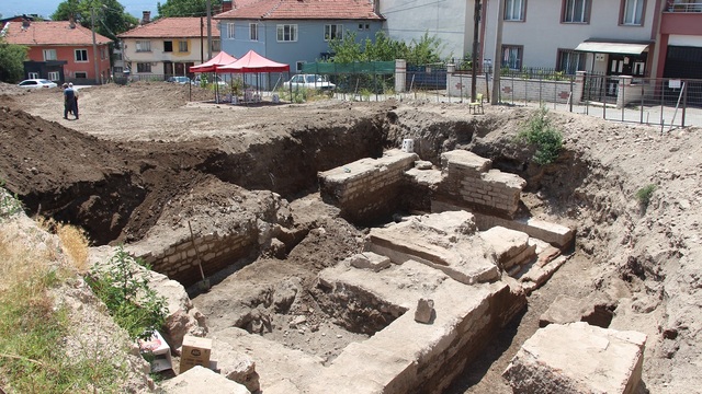 İnşaat kazısında tarihi hamam çıktı: Roma dönemine ait
