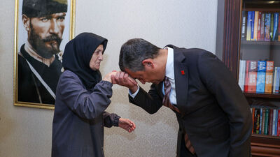 Özel, Sinan Ateş'in annesi ve ablasıyla görüştü