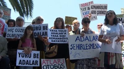 İBB önünde "azmanbüs" protestosu