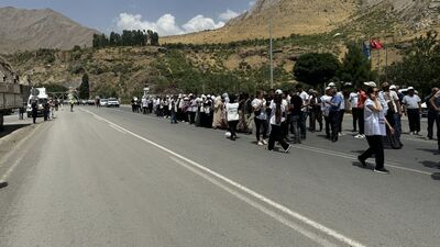 DEM Partinin başlattığı yürüyüş Hakkari'de bitti