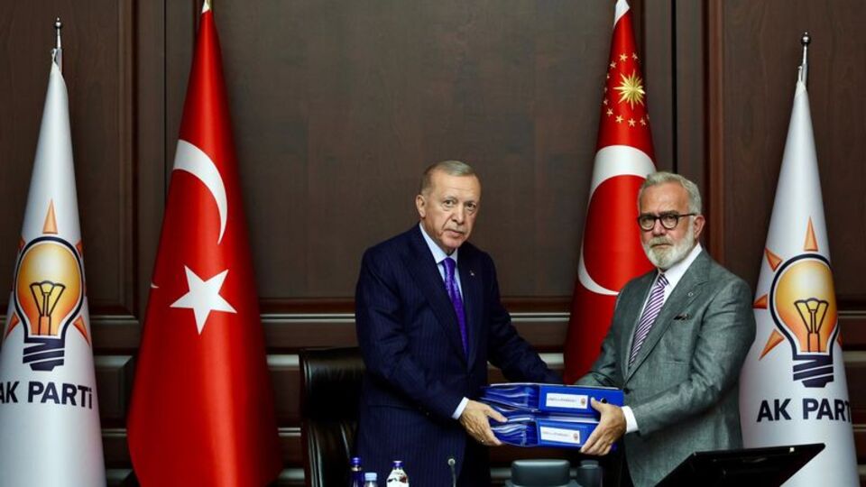 Yenişehirlioğlu sahipsiz köpeklerle ilgili raporu Cumhurbaşkanı Erdoğan'a sundu