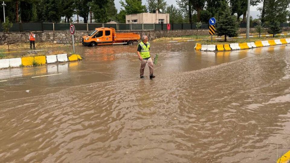 Sağanak hayatı olumsuz etkiledi