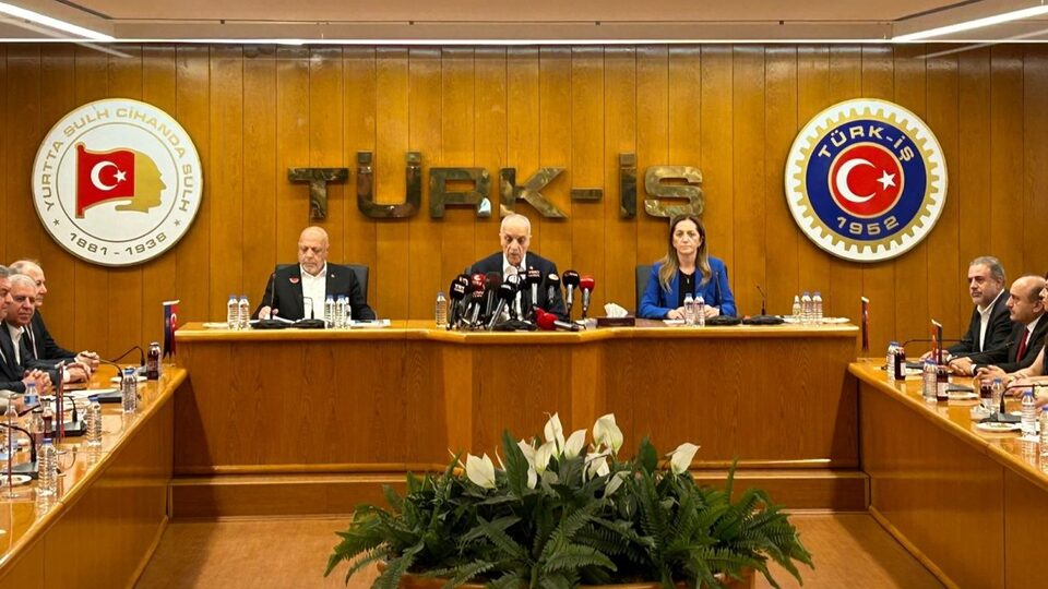 Sendikalardan asgari ücret ve emekli aylığı çıkışı