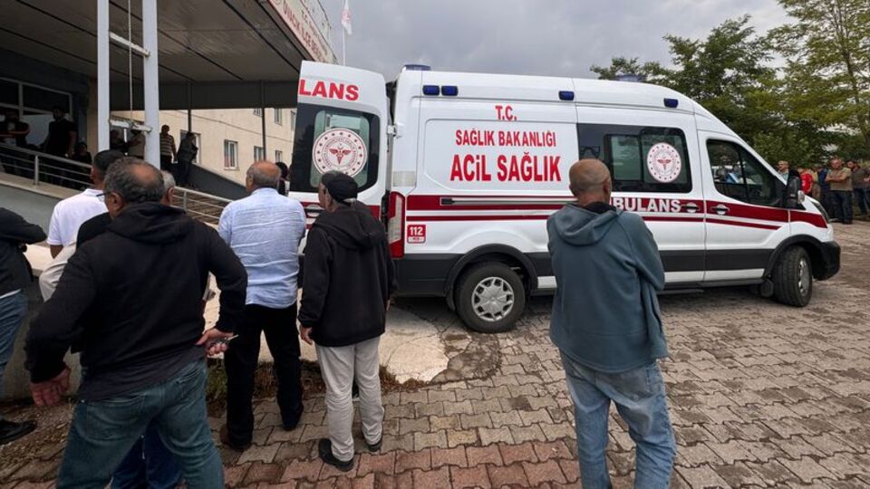 Yıldırım isabet eden 2 kişi yaralandı