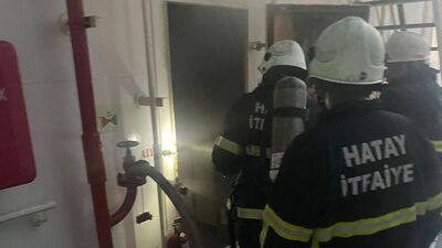 İskenderun'da limandaki gemi alev alev yandı