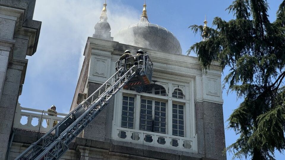 Üniversite çatısında yangın!