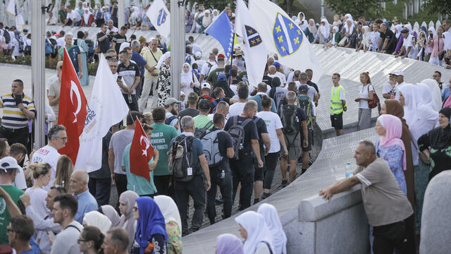 Srebrenitsa kurbanları anısına yürüyüş